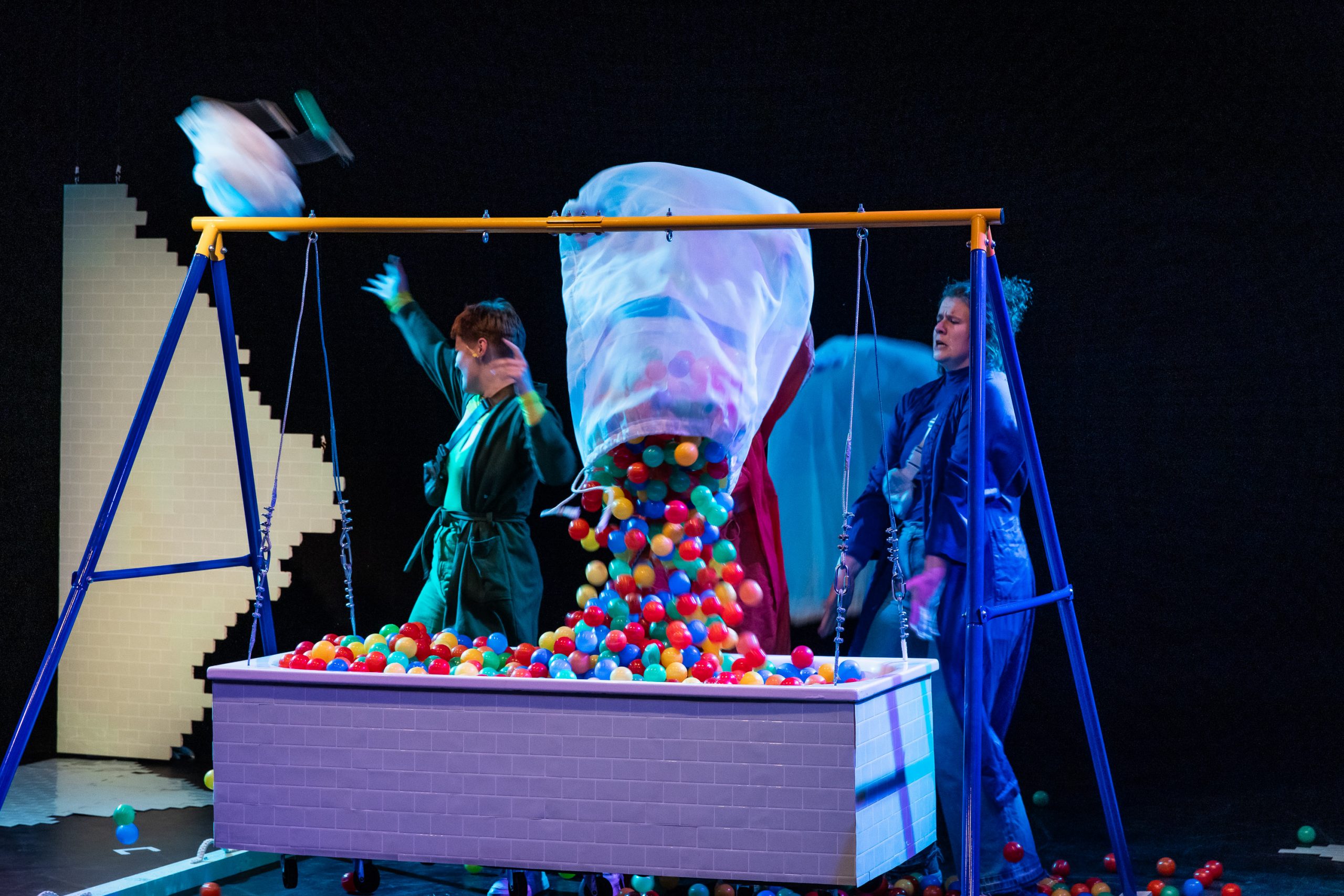 27.04.2024, Best OFF Festival freier Theater 2024. Mama weiß Bescheid, sassy fires (Hildesheim). Foto: Helge Krückeberg