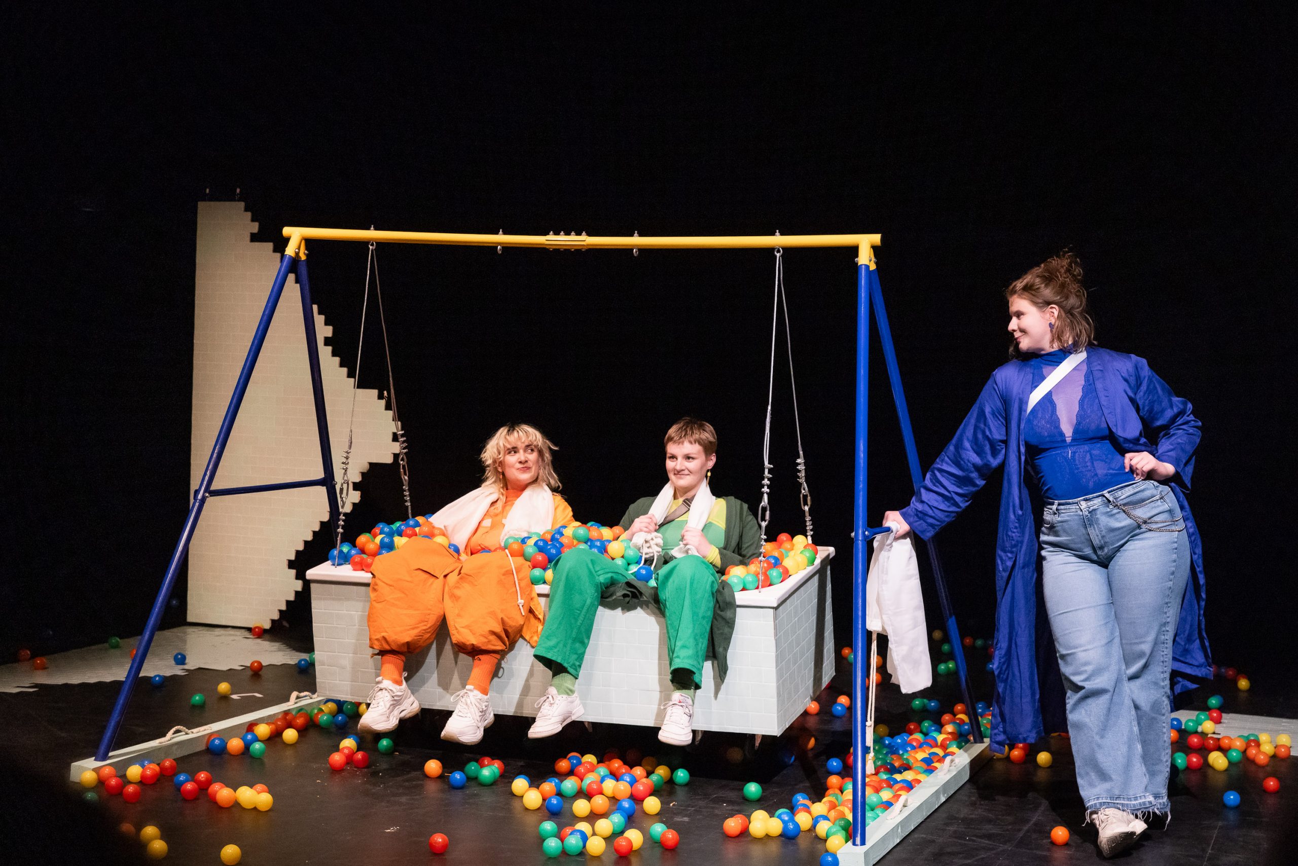 27.04.2024, Best OFF Festival freier Theater 2024. Mama weiß Bescheid, sassy fires (Hildesheim). Foto: Helge Krückeberg